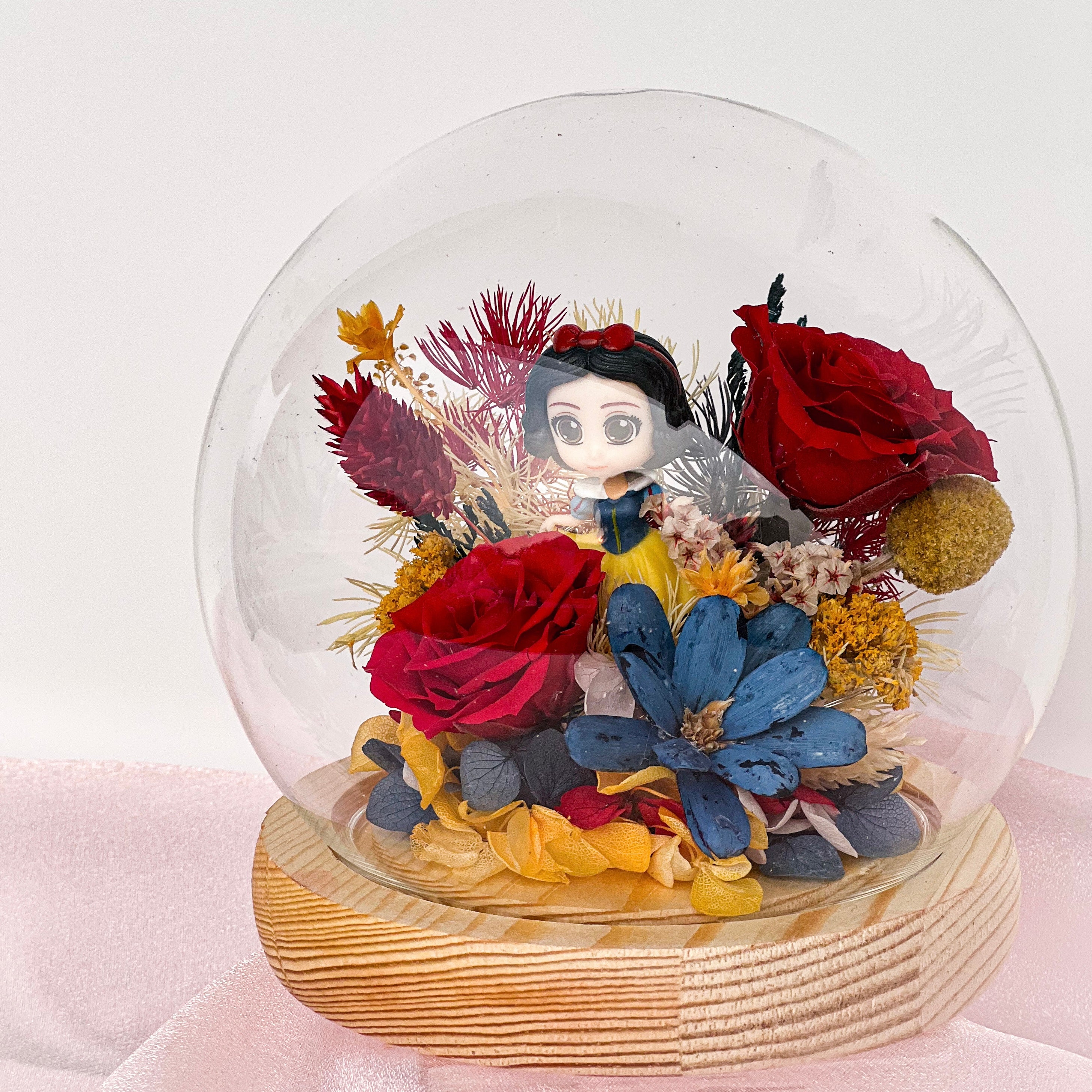 Glass Dome with Preserved Flower and Disney Princess - Snow White Figurine